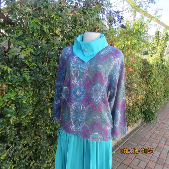 CHESS vintage Paisley Pattern Long Sleeve Top with Turquoise Collar - Size 35