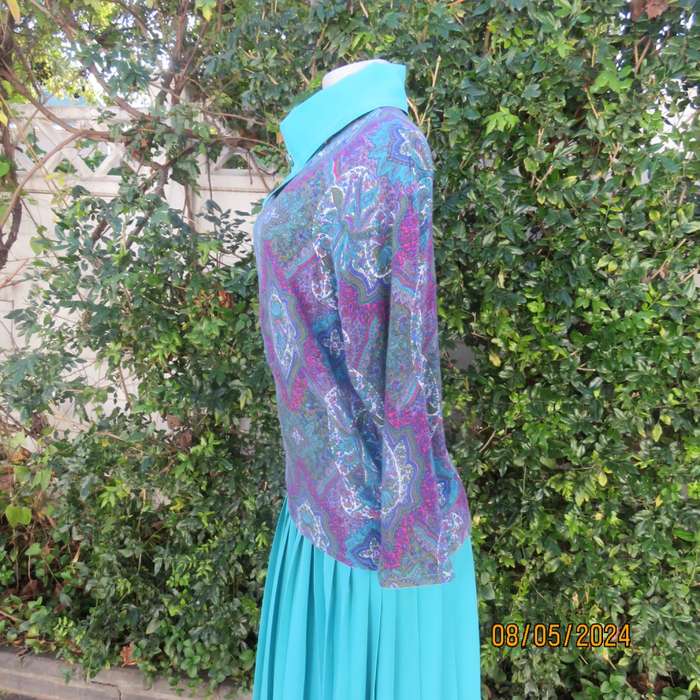 CHESS vintage Paisley Pattern Long Sleeve Top with Turquoise Collar - Size 35