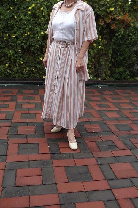 Delswa 2 Piece Suit in size 16/40 - Button down skirt in white & beige stripes, loose shirt style