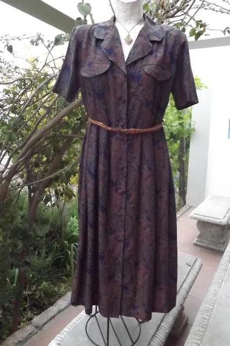 Excellent Buy! Paisley Patterned Button Down Woolworths Dress in size 12/36-belt included-good cond