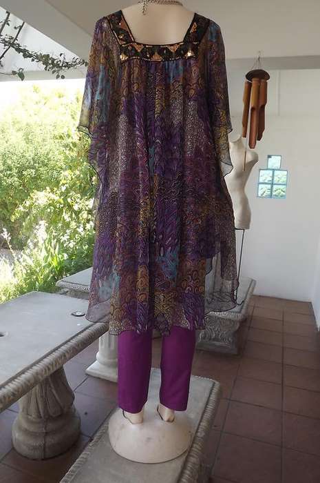 Full Cut Long Lined Top in Purple & Turquoise in size 46 to 48 by Jin Tai Yang - good condition