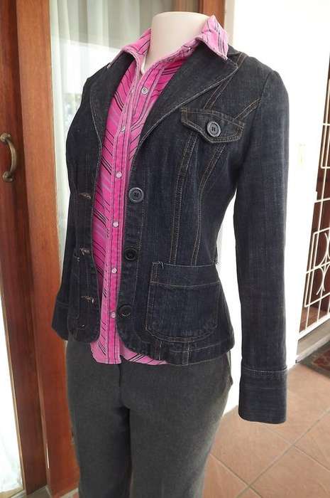 Popular Ginger Mary Denim Jacket Tailored in small size 8/32-Slit at back & 2 front pockets - as new