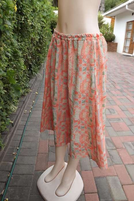 Nice Panelled A Line wash & wear Polyester Skirt in Peach with Mint & White in size 16/40