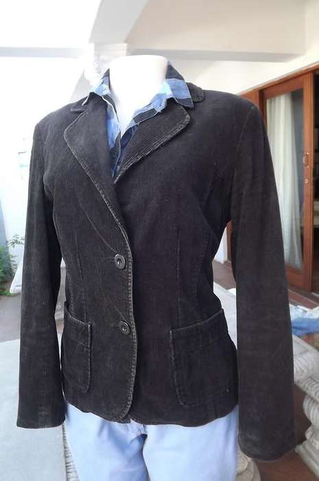 Black casual corderoy blazer/jacket.Size 34/10 from Mosaic.Front pockets.Styled with nice detail