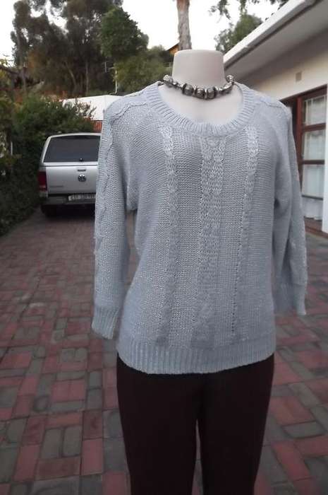 Ladies RT acrylic knitted silver grey sweater with glitter thread size 32/8.Cable stitching on front