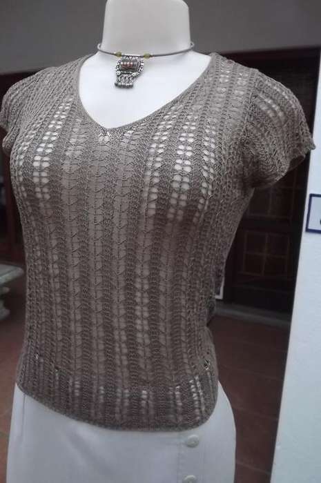 Pretty Acrylic Knitted Top in Taupe Colour - size 6/30 in as new condition - v-neck, short sleeves