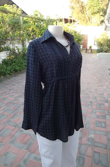 Black and grey checked top in cool cotton fabric.Size 38/14.Tucked seams on front.Shirt collar.
