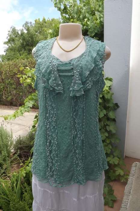 Pretty light turquois stretch polyester top in 2 layers.Top lay in lace nylon stretch.Size 44/20