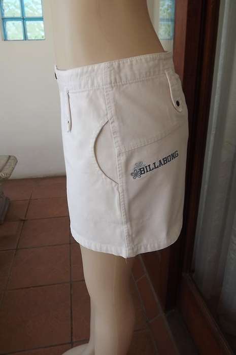 White 73 Billabong cotton mini skirt in size 38/14.Two side pockets.As new