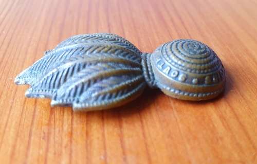 WW 11 SOUTH AFRICAN ARMY ARTILLERY OFFICER COLLAR BADGE.