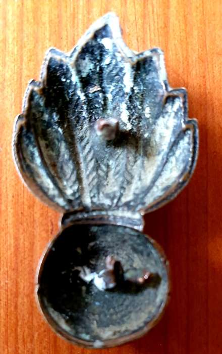 WW 11 SOUTH AFRICAN ARMY ARTILLERY OFFICER COLLAR BADGE.