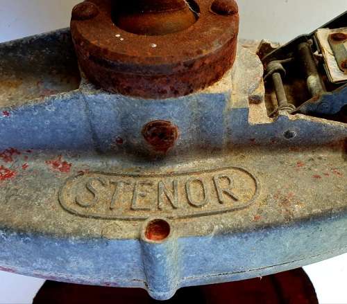 HUGE ANTIQUE TYRE PRESS.OLD GARAGE COURT YARD TYRE BAY PRESS