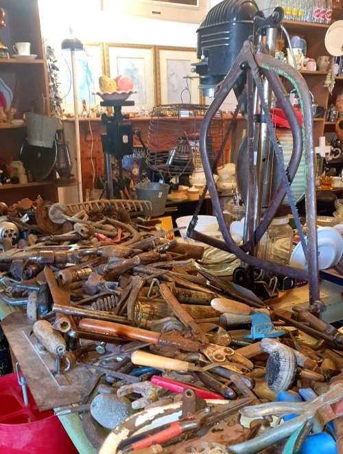 NEXT HUGE AUCTION 31 AUG !! 70 LOTS @ R1.00 STARTING!!!! (PAARDEKRAAL EEUFEES EENDRAGT MAAKT MAGT.)