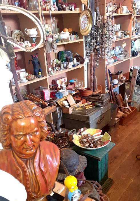NEXT HUGE AUCTION 31 AUG !! 70 LOTS @ R1.00 STARTING!!!! (PAARDEKRAAL EEUFEES EENDRAGT MAAKT MAGT.)