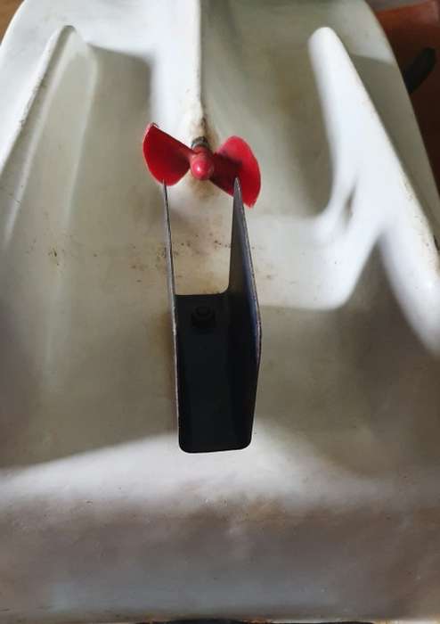 BAIT & TACKLE BOAT. 12 V . FIBRE GLASS.  87CM LONG.