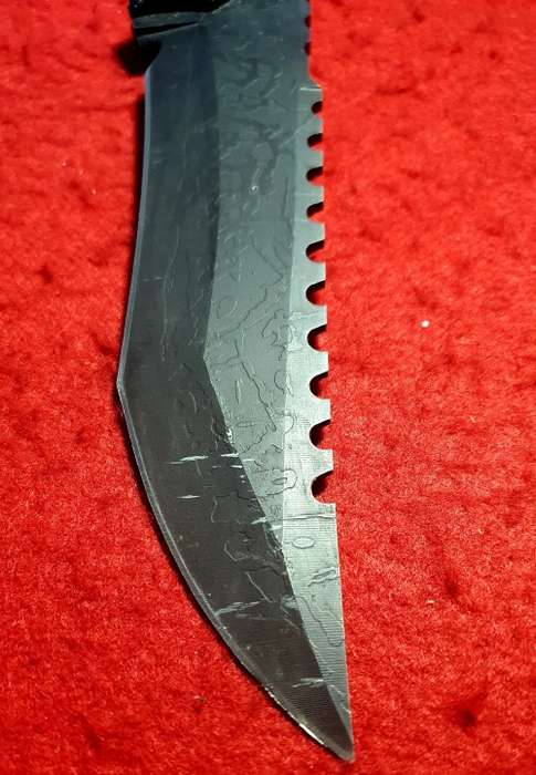 31CM  PATTERN EMBOSSED BLADE SAWTOOTH BACK TACTICAL KNIFE.