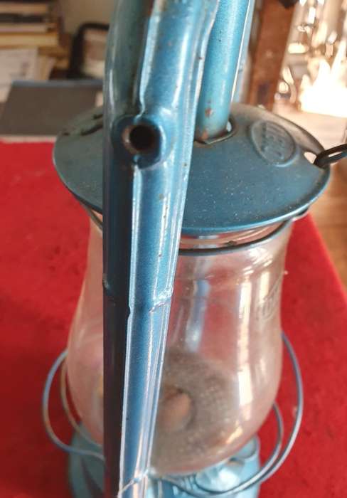VINTAGE DIETZ MONARCH HURICANE LANTERN. NO.10. 37CM HIGH.