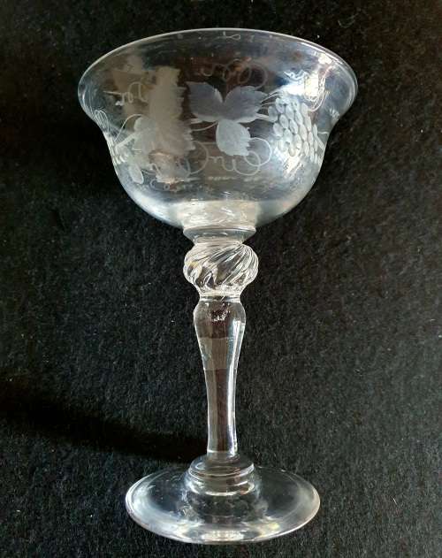 ANTIQUE CRYSTAL HAND CUT DECORATED CONFECTIONARY HOLDER CENTRE PIECE. 18CM HIGH X 13 CM DIA.