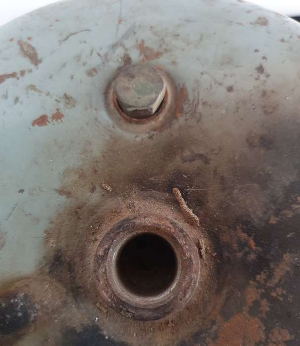 SCARCE VINTAGE CADAC 2LBS PROPANE BOTTLE ON LEGS WITH VALOR BURNER. USABLE !!