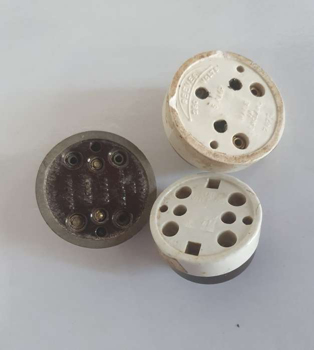3 X ANTIQUE LIGHT SWITCHES. 1 X BRASS AND PORCELAIN 2 X BAKELITE AND PORCELIAN. ONE BID FOR ALL.