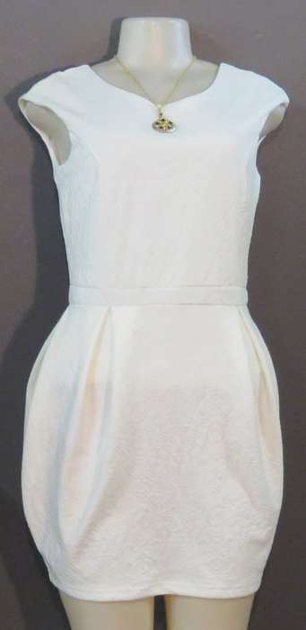 Brand new Genesis dress size 32 - Lined - 95% Polyester - 5% Spandex - Jewellery not included