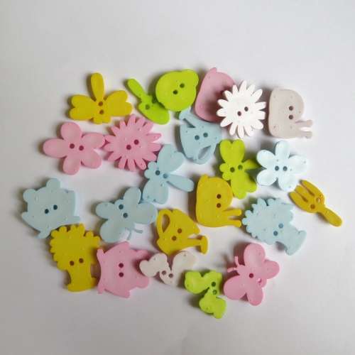 Lot of 20 different garden theme buttons - Pastel colours
