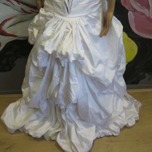 Beautiful wedding dress - Used Once - Needs a clean at bottom - Sizes shown in pictures