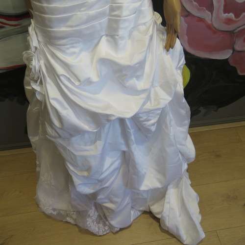 Beautiful wedding dress - Used Once - Needs a clean at bottom - Sizes shown in pictures