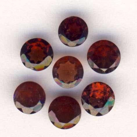 7 Red Garnets - total of 4,09 carat