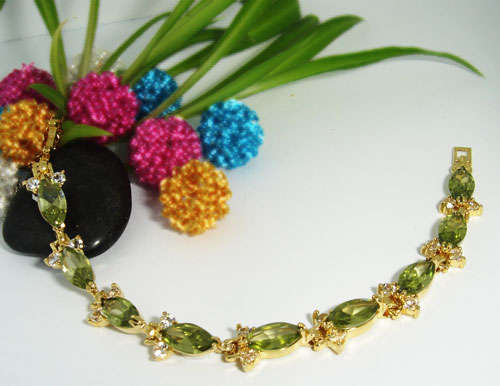 ***CrAAzzzY 1 RaND StArT ***Spectacular Green Amethyst Bracelet