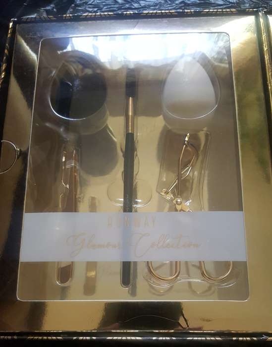 RUNWAY GLAMOUR COLLECTION SET OF 15 MAKEUP BRUSHES BLENDERS & IMPLEMENTS