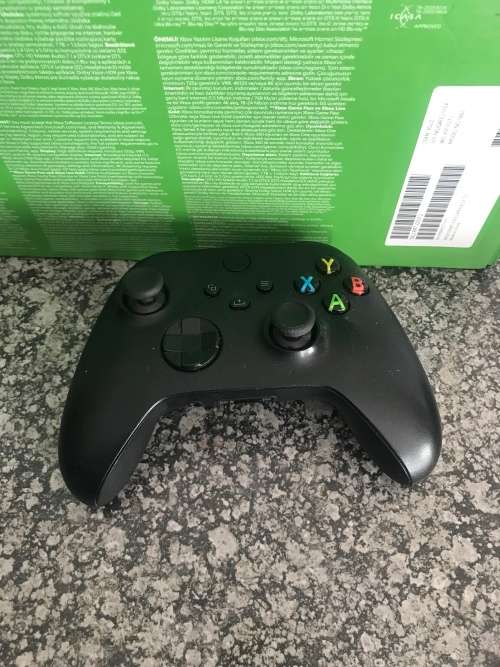 XBOX Series X 1TB 1controller with charge and play kit