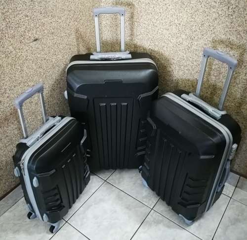 Set of 3 Lightweight Travel Luggage Bags - Universal Wheels - (Dark Pink)
