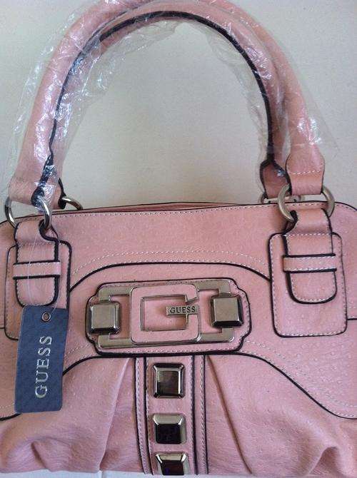***BRAND NEW** GUESS HAND BAG***BEAUTIFUL AND LOVELY STYLE****