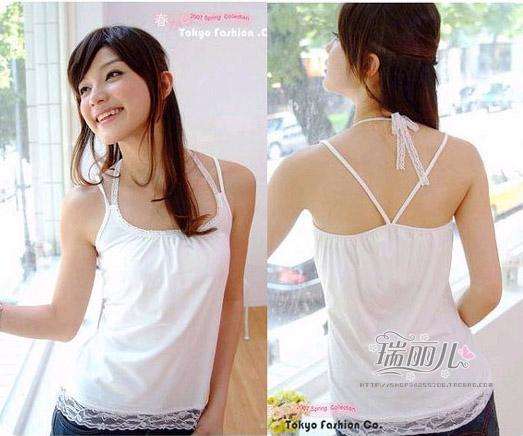 Cotton-neck halter shirt with lace trim