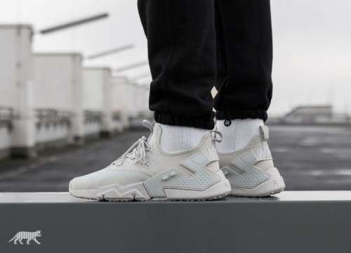 Original Mens Nike AIR HUARACHE DRIFT AH7334 001 Size UK 7 (SA 7)