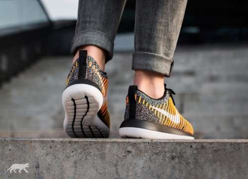 Original Women's NIKE Roshe TWO FLYKNIT 844929 005 Black/White/Mango Size UK 4.5 (SA 4.5)