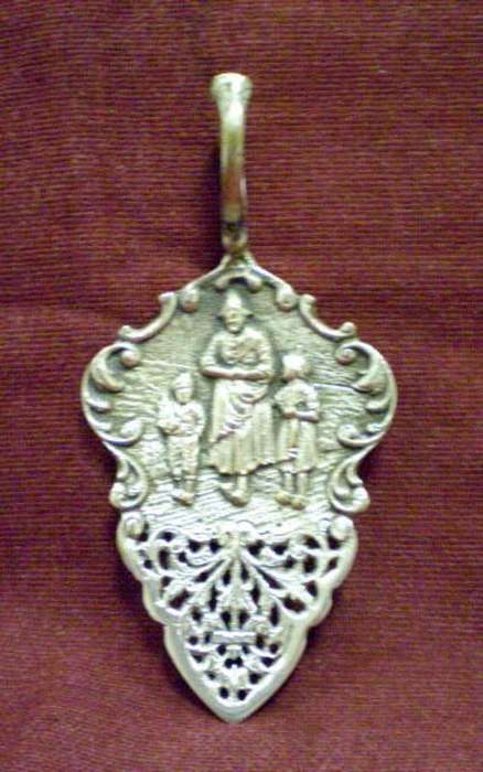 HIGHLY ORNATE CAKE LIFTER - MAYBE PEWTER?