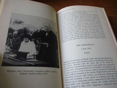 NEVER GIVE IN - The Best of Winston Churchill's Speeches