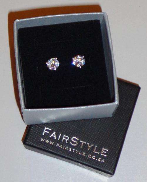 Beautiful 925 Sterling Silver Stud Earrings CZ Stones High Quality