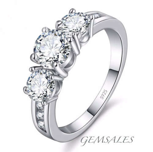 NEW ARRIVAL!!! UNIQUE SIMULATED DIAMOND RING *** STAMPED S925 *** SIZE 8