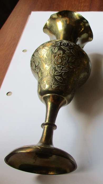 LOVELY VINTAGE BRASS VASE