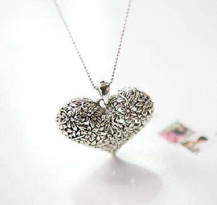 Fashion Jewelry Beautiful Heart Shape Sweater Chain / Necklace