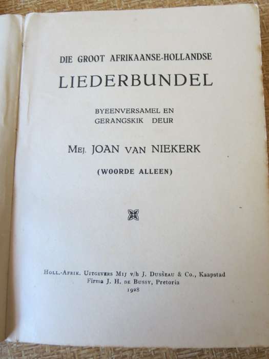 DIE GROOT AFRIKAANSE-HOLLANDSE LIEDERBUNDEL. Byeen versamel en gerangskik deur Joan van Niekerk  (P)