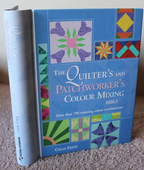 THE QUILTER`S AND PATCHWORKER`S COLOUR MIXING BIBLE. Celia Eddy.