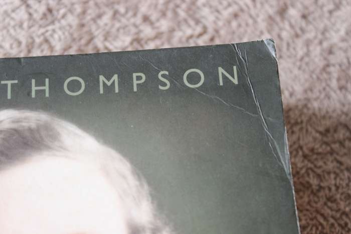 LAURA THOMPSON. AGATHA CHRISTIE. An English Mystery.