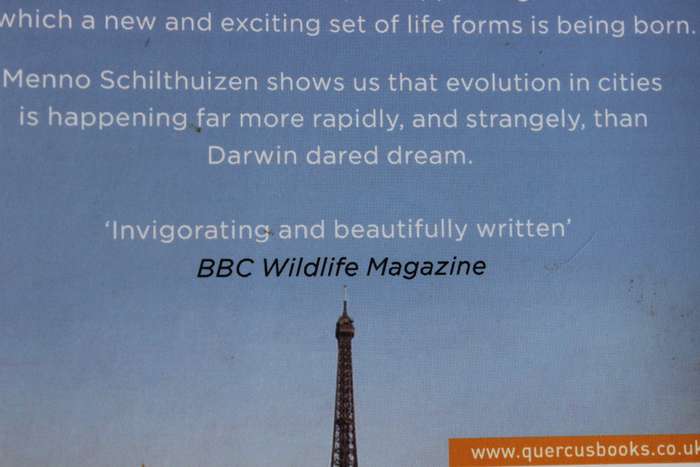 DARWIN COMES TO TOWN by Menno Schilthuizen. (How the Urban Jungle Drives Evolution).