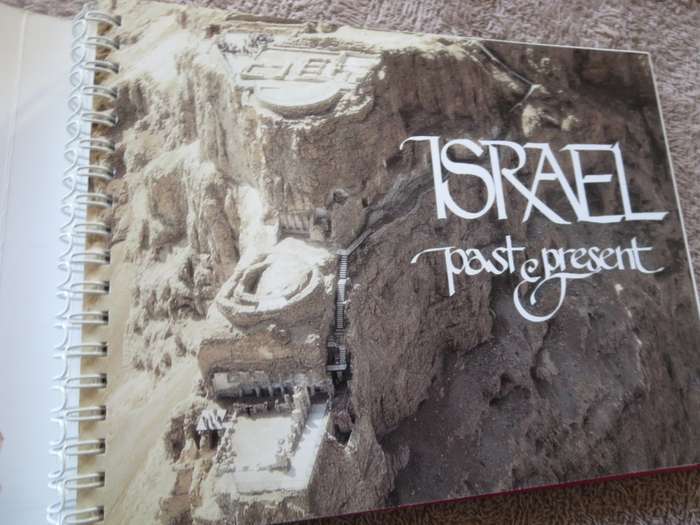 ISRAEL: Past & Present. Archaeological text by Dr. D. Bahat.