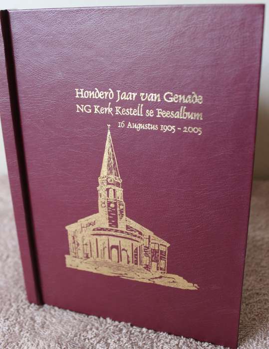 HONDERD JAAR VAN GENADE. N.G. Kerk Kestell se Feesalbum. 16 Augustus 1905-2005.   (P)