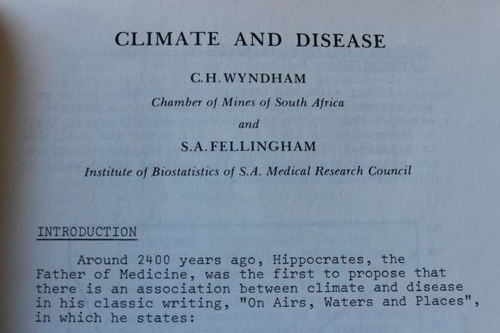MEDICINE IN A TROPICAL ENVIRONMENT. Edited by J.H.S. Gear.   (W)